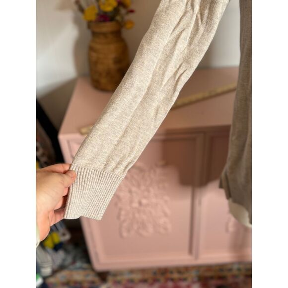 Women's lightweight tan Banana Republic sweater size small - Picture 3 of 5